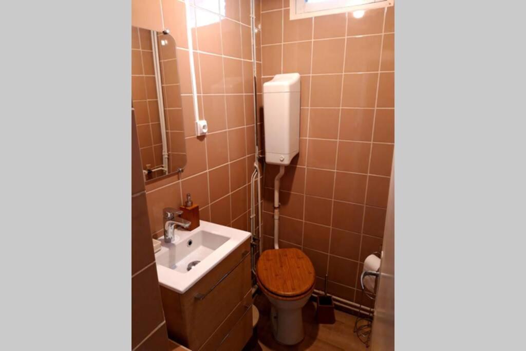 Maison Au Bord De La Riviere Dronne En Perigord Vert Holiday home
