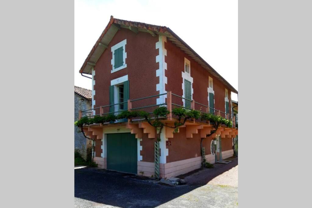 Maison Au Bord De La Riviere Dronne En Perigord Vert Holiday home *