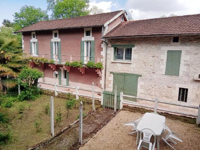 Holiday home Maison Au Bord De La Riviere Dronne En Perigord Vert *